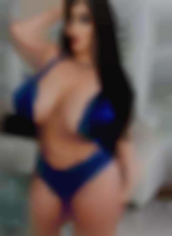Tallest want woman with a discrete hairy cunt!